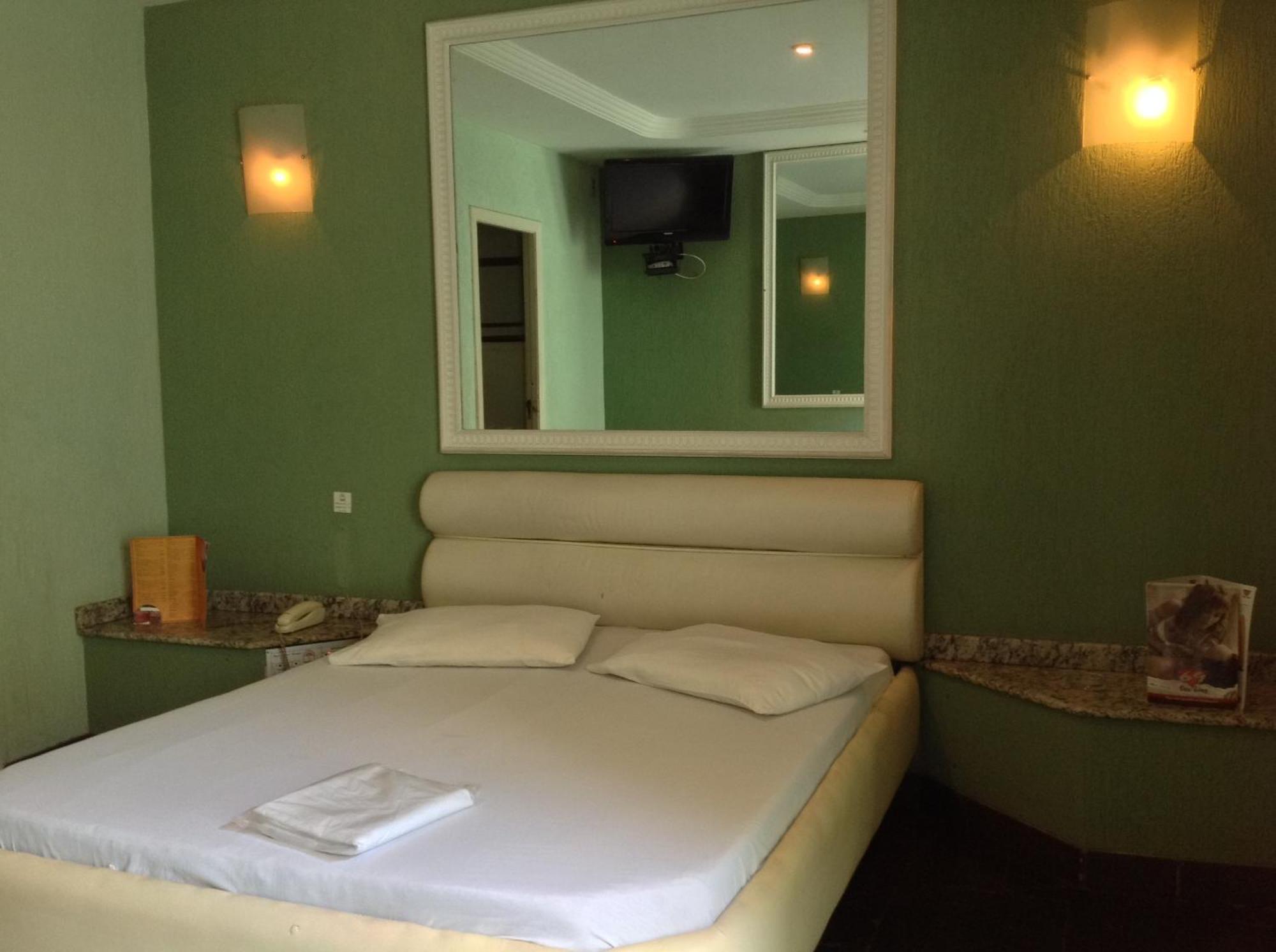 Hotel del amor (adults Only) *